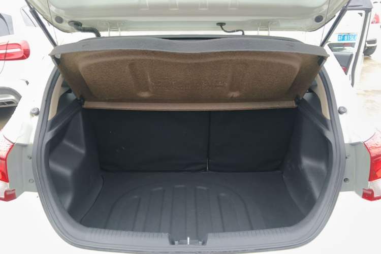 Used Kia K2 2015 Hatchback 1.4L AT GLS Cool Edition Trunk
