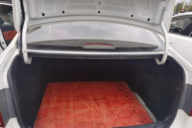 Used Kia K2 2015 Sedan 1.4L MT GLS Trunk