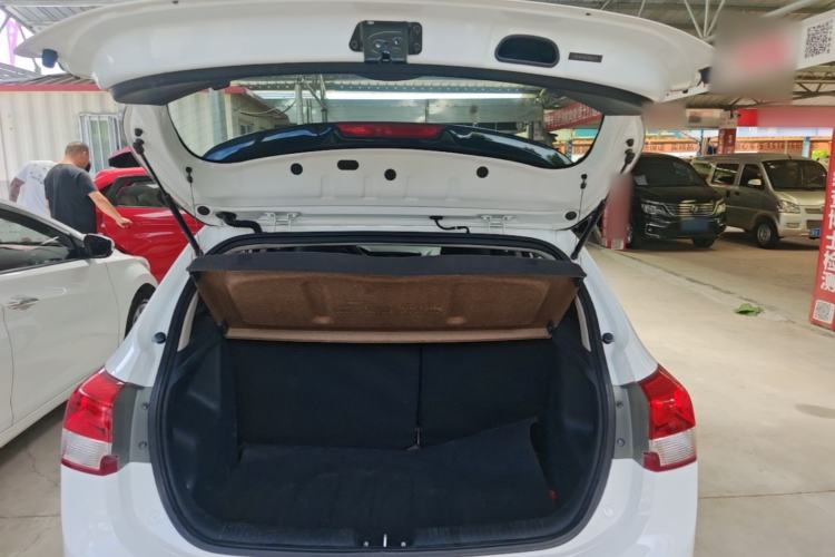 Used Kia K2 2015 Hatchback 1.4L AT GLS Cool Edition Trunk