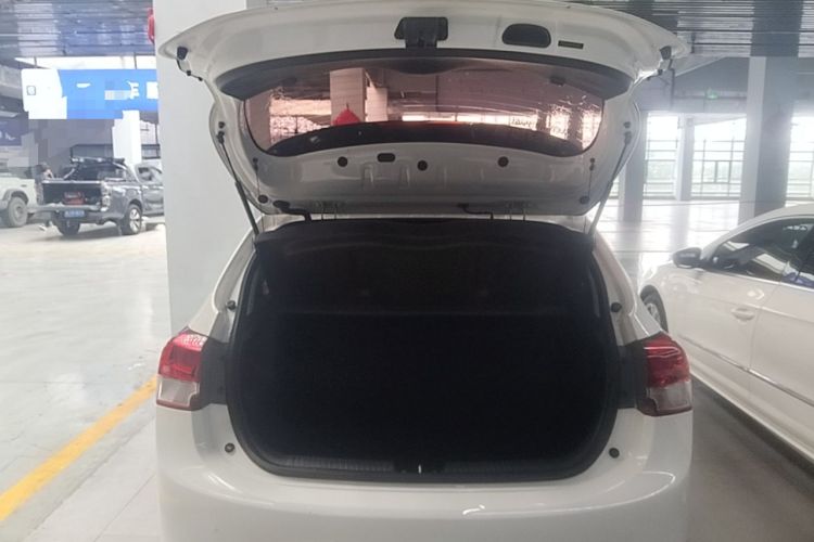Used Kia K2 2015 Hatchback 1.4L AT GLS Cool Edition Trunk