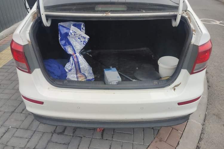 Used Kia K2 2015 Sedan 1.4L MT GLS Trunk