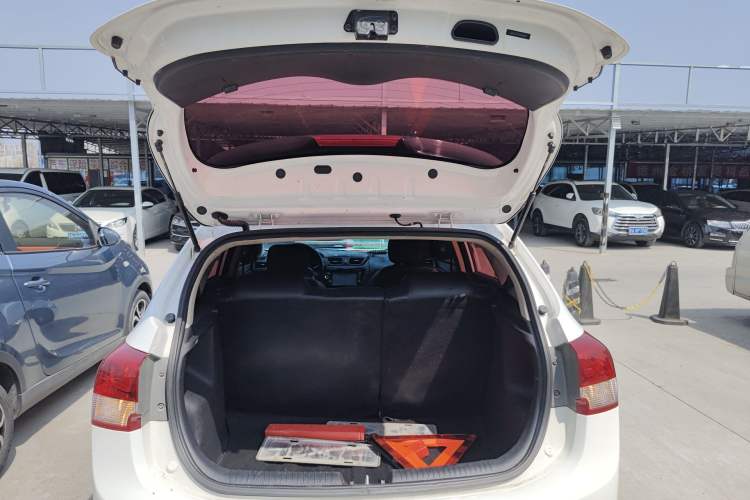 Used Kia K2 2015 Hatchback 1.4L MT GLS Cool Edition Trunk