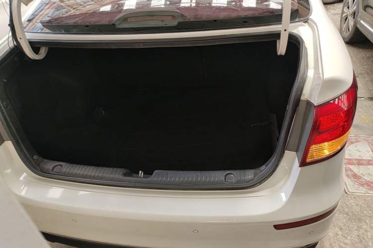 Used Kia K2 2015 Sedan 1.6L Automatic Transmission Premium Trunk