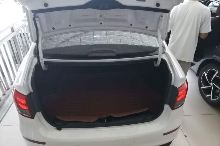 Used Kia K2 2015 Sedan 1.4L Automatic GLS Trunk