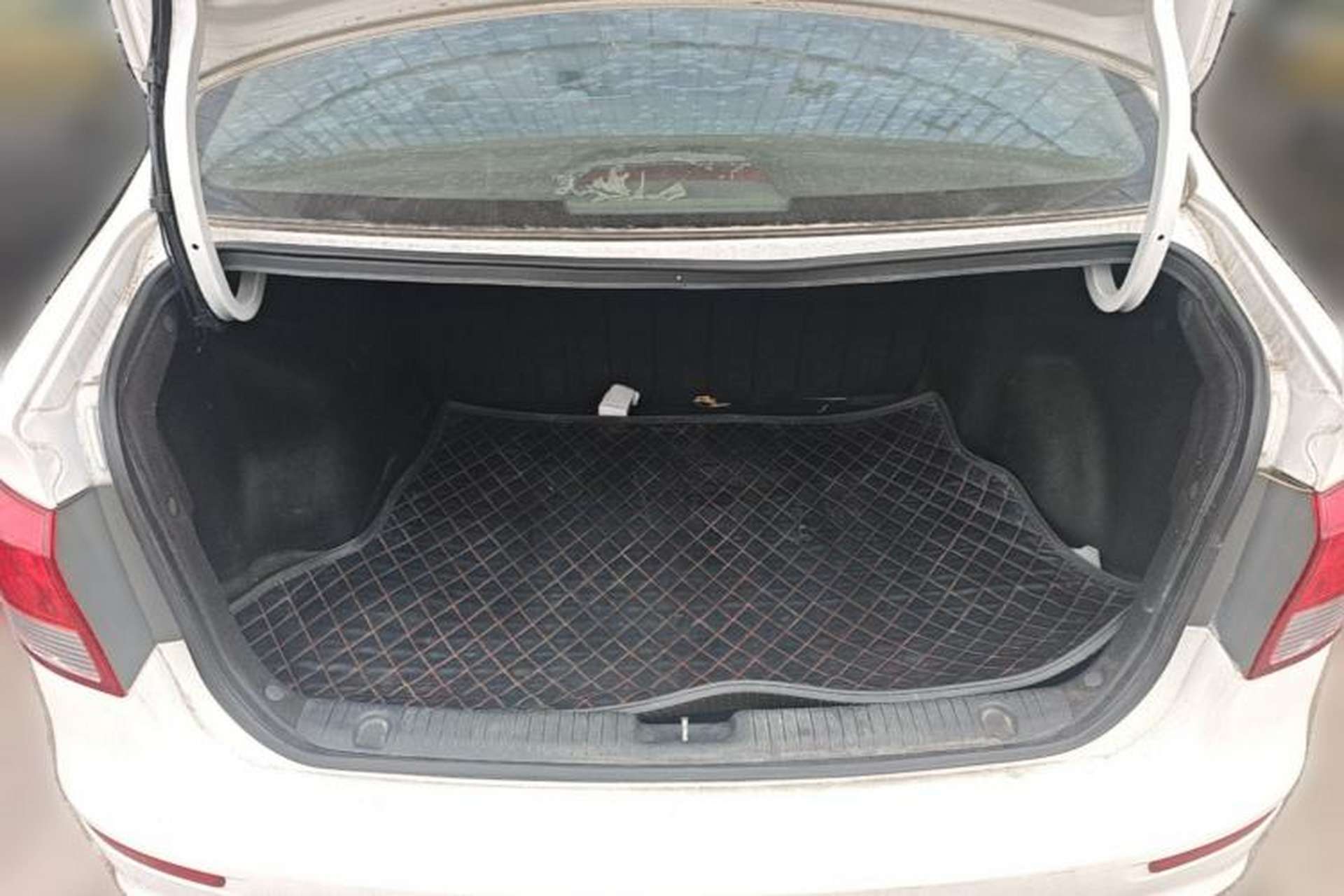 Used Kia K2 2015 Sedan 1.4L MT GLS Trunk
