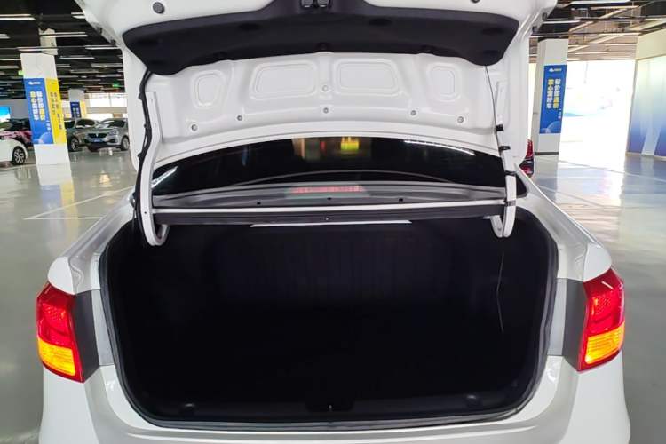 Used Kia K2 2015 Sedan 1.4L MT GLS Trunk