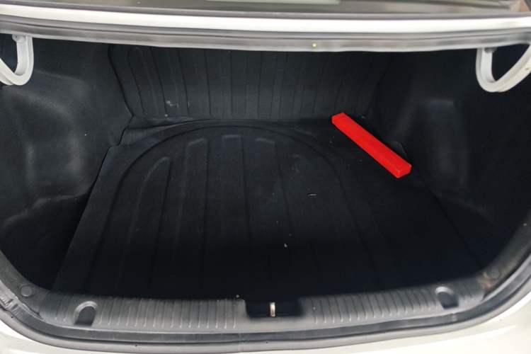 Used Kia K2 2015 Sedan 1.4L MT GLS Trunk