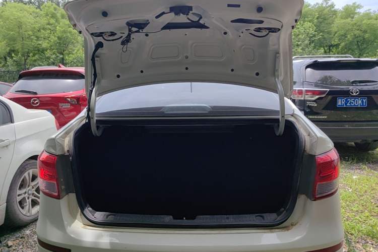 Used Kia K2 2015 Sedan 1.4L Automatic GLS Trunk