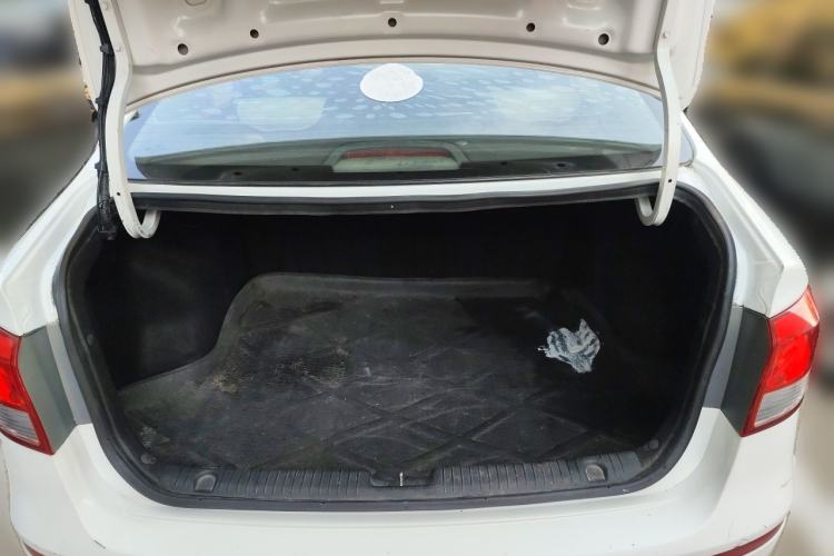 Used Kia K2 2015 Sedan 1.4L MT GLS Trunk