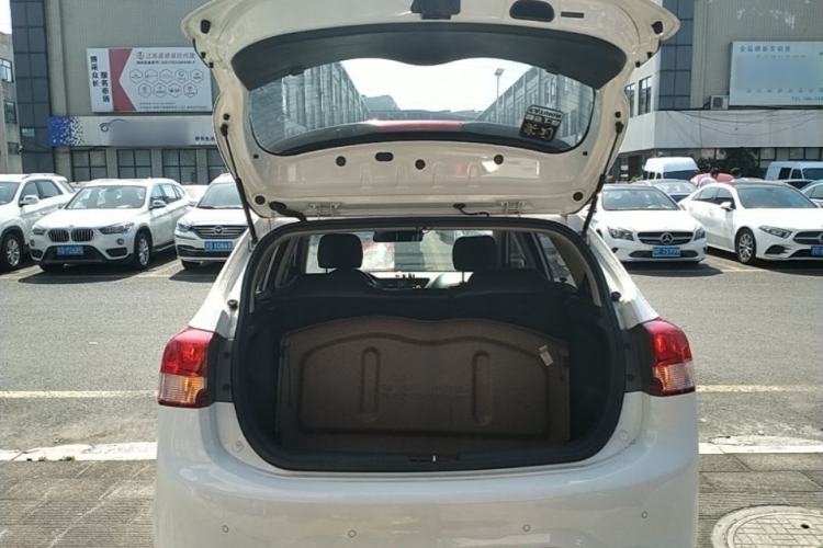 Used Kia K2 2015 Hatchback 1.4L AT GLS Cool Edition Trunk