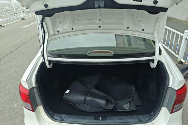 Used Kia K2 2015 Sedan 1.4L MT GLS Trunk