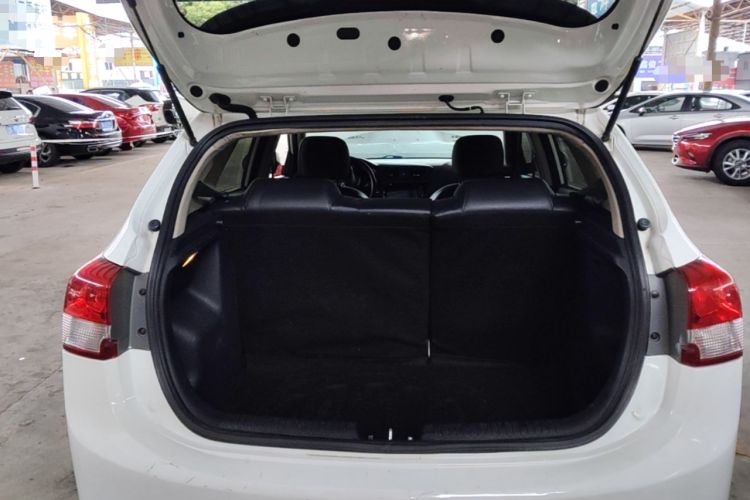 Used Kia K2 2015 Hatchback 1.4L AT GLS Cool Edition Trunk