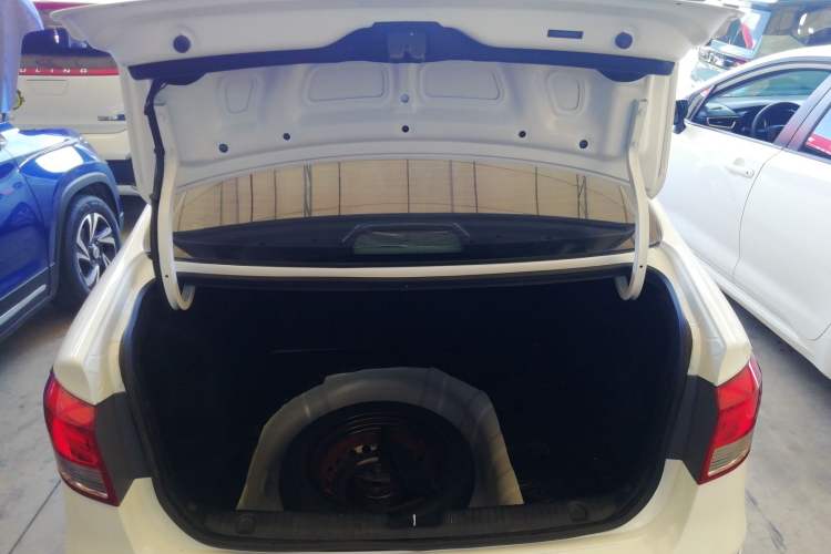 Used Kia K2 2015 Sedan 1.4L Automatic GLS Trunk