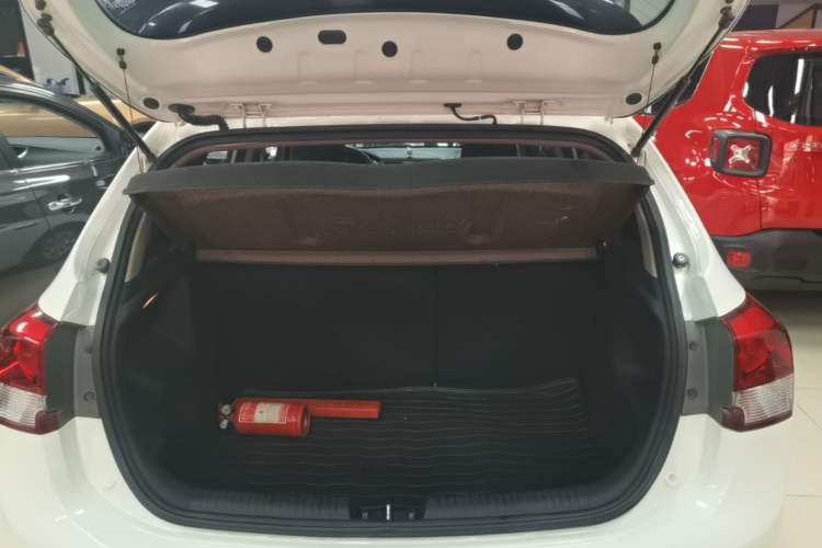 Used Kia K2 2015 Hatchback 1.4L AT GLS Cool Edition Trunk