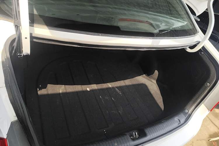 Used Kia K2 2015 Sedan 1.4L MT GLS Trunk