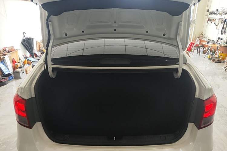 Used Kia K2 2015 Sedan 1.4L Automatic GLS Trunk