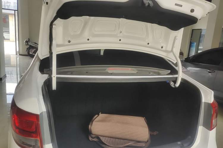 Used Kia K2 2015 Sedan 1.4L MT GLS Trunk