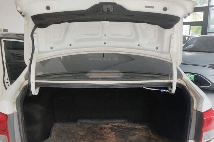 Used Kia K2 2015 Sedan 1.4L MT GLS Trunk