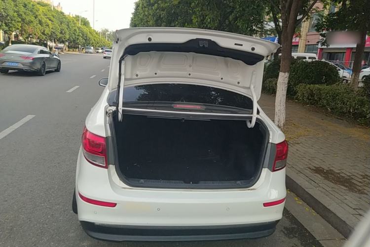 Used Kia K2 2015 Sedan 1.4L MT GLS Trunk