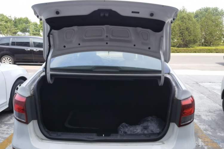 Used Kia K2 2015 Sedan 1.4L MT GLS Trunk