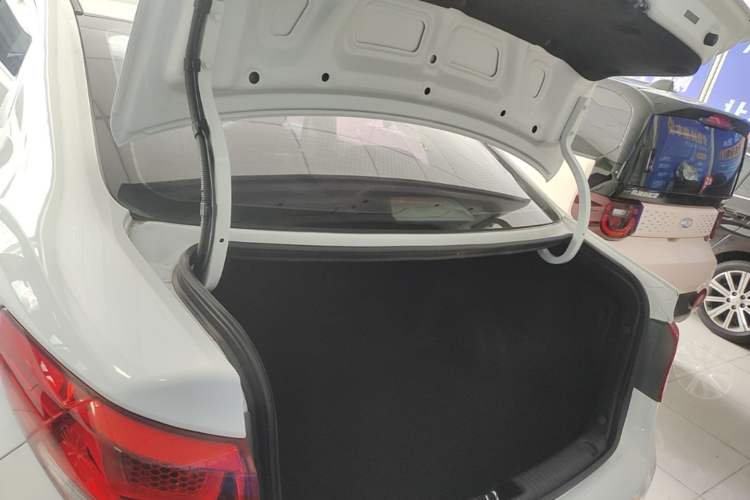 Used Kia K2 2015 Sedan 1.4L Automatic GLS Trunk