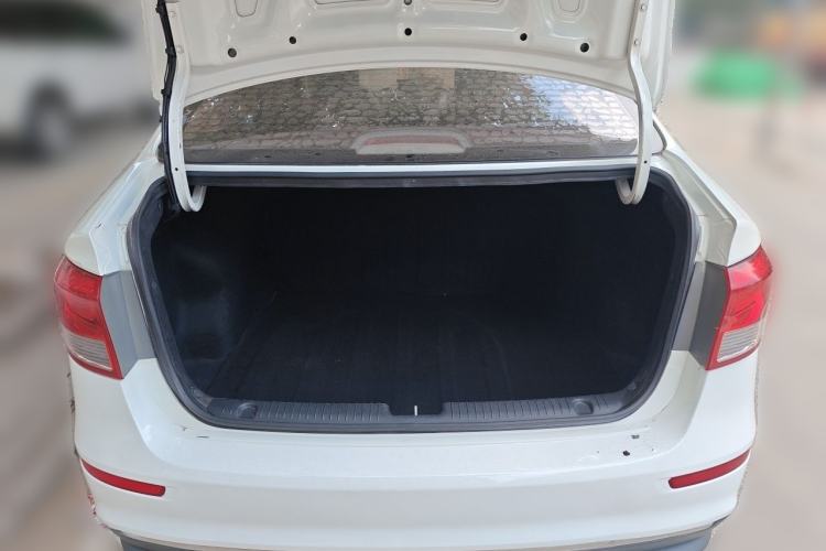 Used Kia K2  Trunk