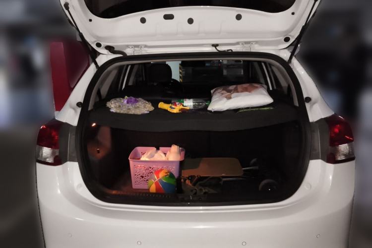 Used Kia K2 2015 Hatchback 1.4L AT GLS Cool Edition Trunk