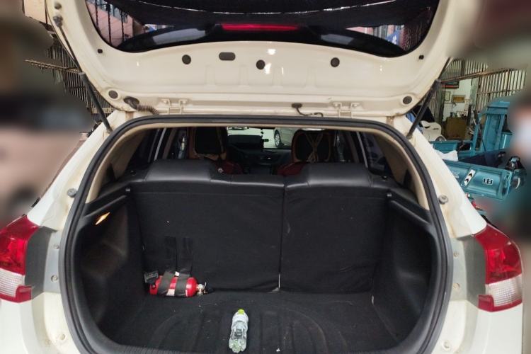 Used Kia K2 2015 Hatchback 1.4L MT GLS Cool Edition Trunk