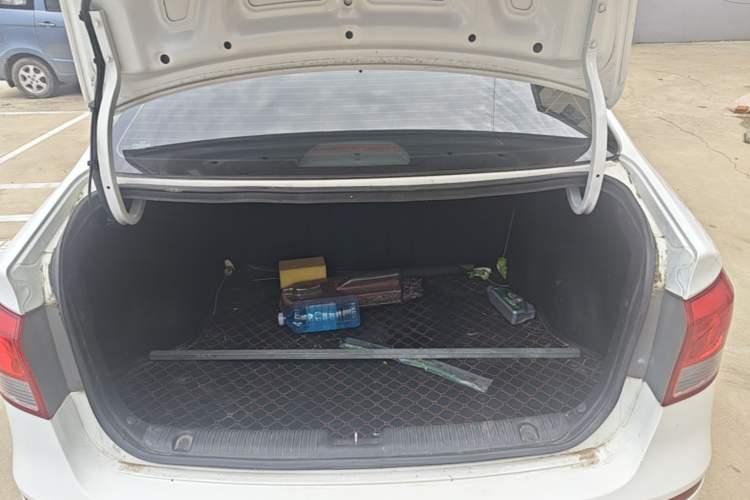 Used Kia K2 2015 Sedan 1.4L MT GLS Trunk