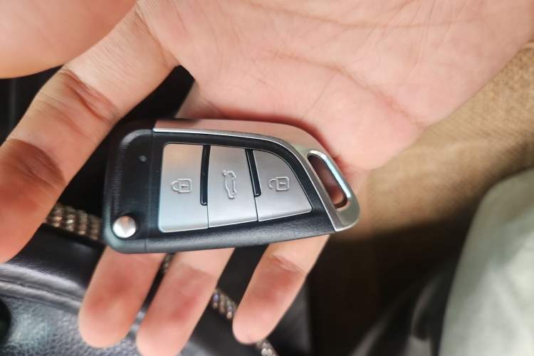 Used Kia K2 2015 Hatchback 1.4L MT GLS Vehicle Key