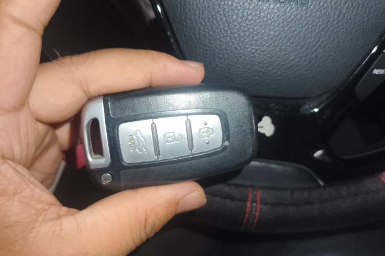 Used Kia K2 2015 Sedan 1.6L Automatic Transmission Premium Vehicle Key
