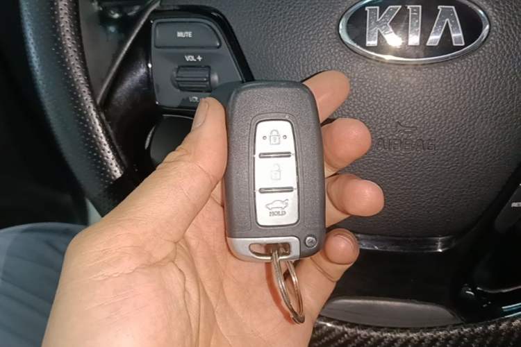 Used Kia K2 2015 Sedan 1.6L Automatic Transmission Premium Vehicle Key