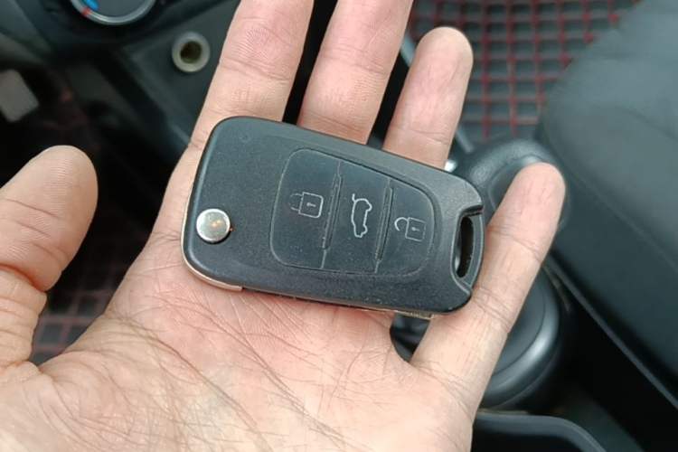 Used Kia K2 2015 Sedan 1.4L MT GLS Vehicle Key