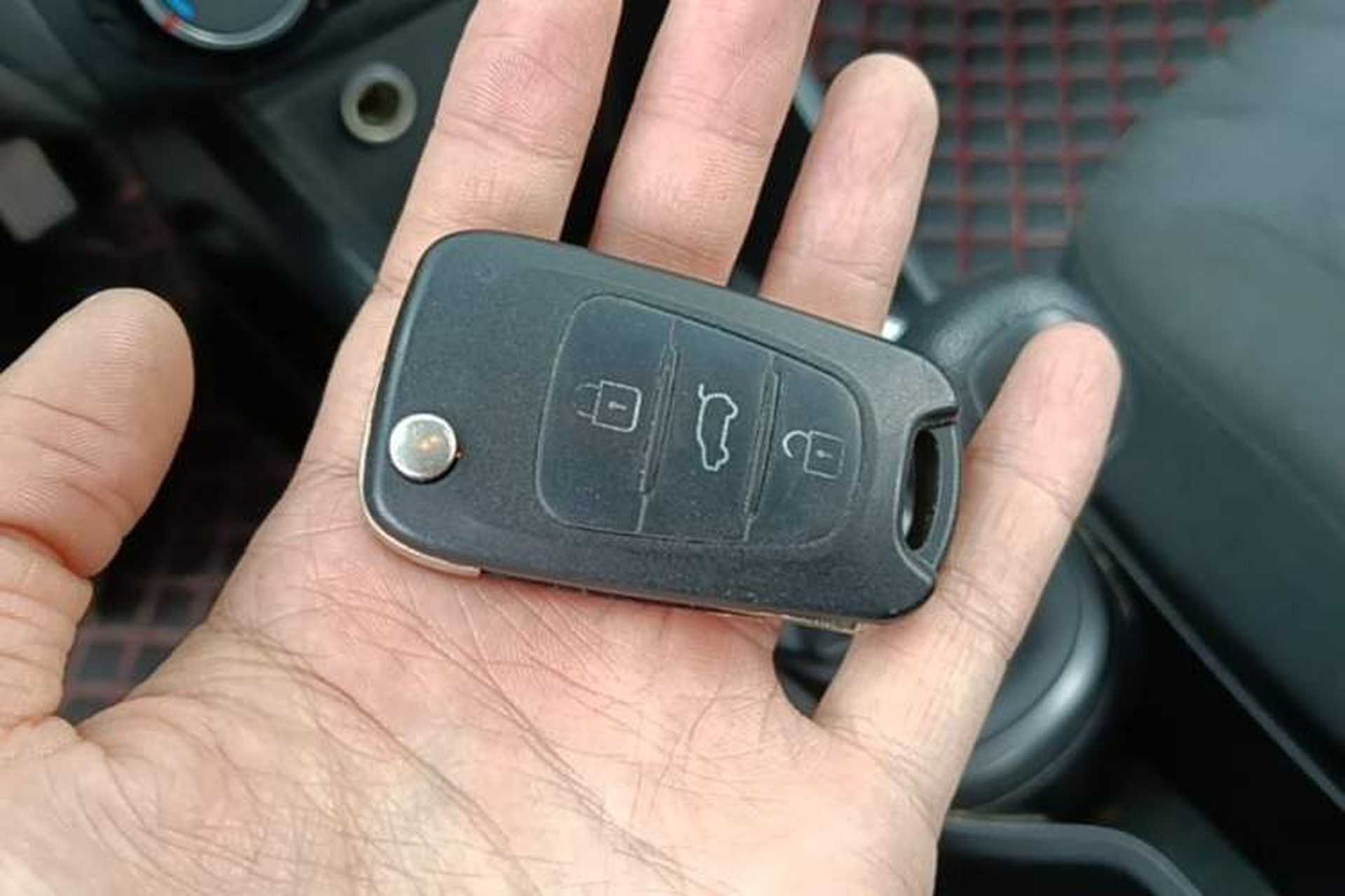 Used Kia K2 2015 Sedan 1.4L MT GLS Vehicle Key