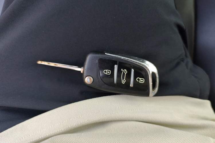Used Kia K2 2015 Sedan 1.4L MT GLS Vehicle Key