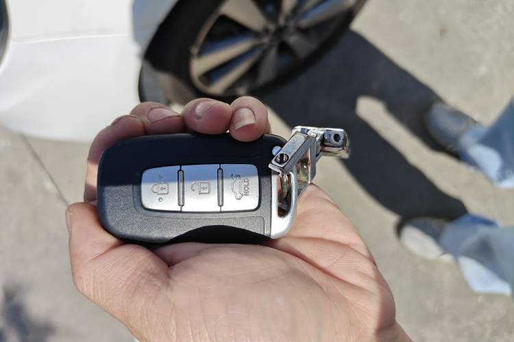 Used Kia K2 2015 Sedan 1.6L Automatic Transmission Premium Vehicle Key