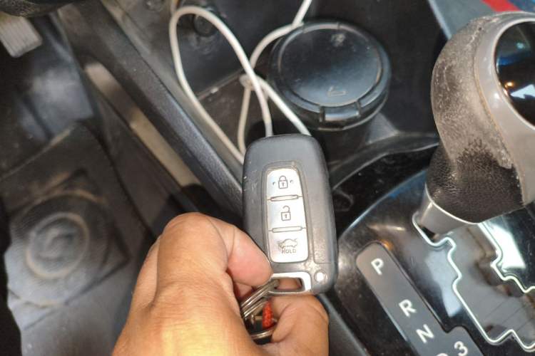 Used Kia K2 2015 Sedan 1.6L Automatic Transmission Premium Vehicle Key