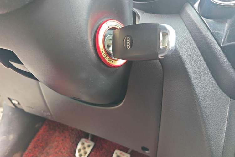 Used Kia K2 2015 Sedan 1.4L MT TOP Vehicle Key