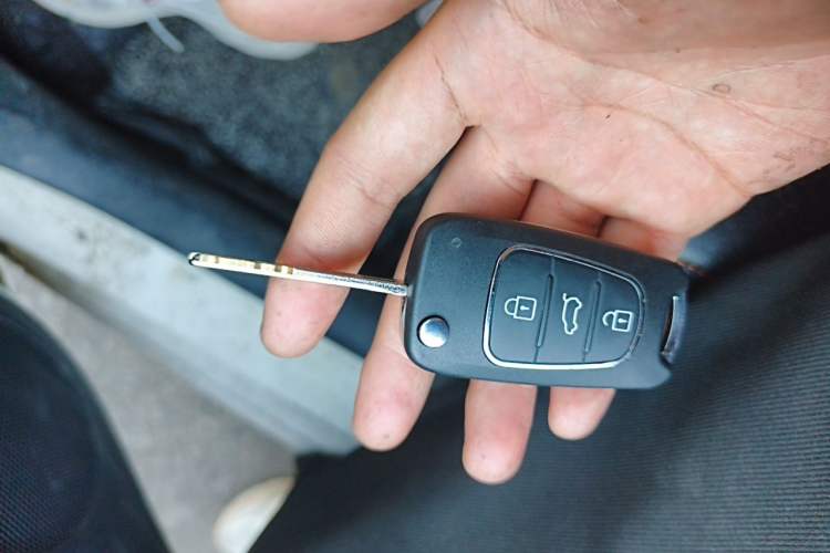 Used Kia K2 2015 Sedan 1.4L MT GLS Vehicle Key