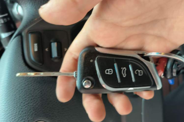 Used Kia K2 2015 Sedan 1.4L MT GLS Vehicle Key