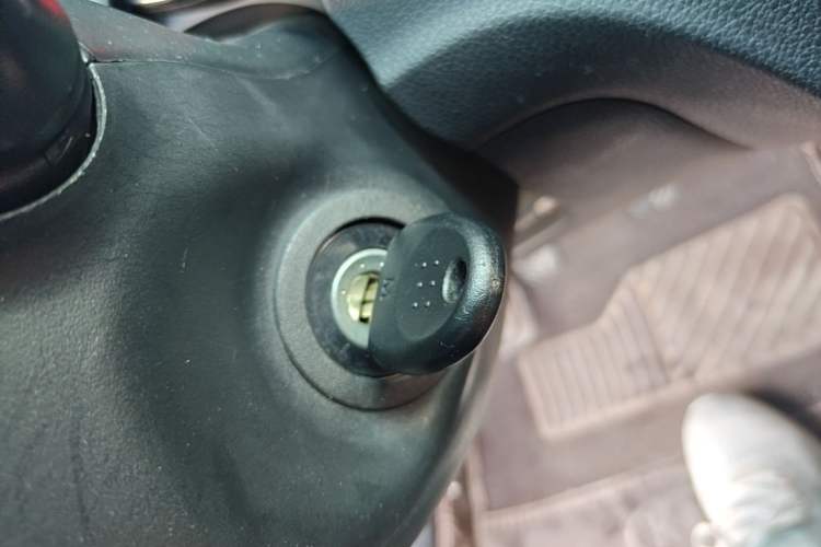Used Kia K2 2015 Sedan 1.4L MT GLS Vehicle Key