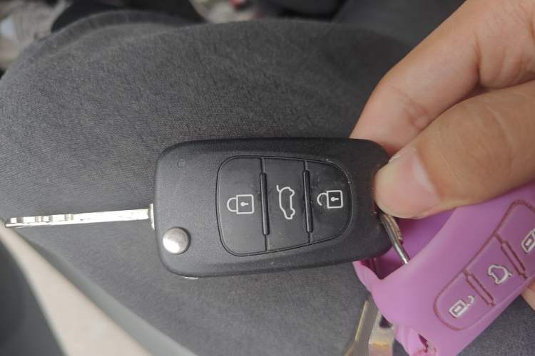 Used Kia K2 2015 Sedan 1.4L MT GLS Vehicle Key