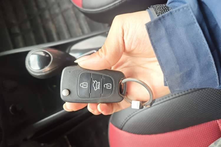 Used Kia K2 2015 Hatchback 1.4L AT GLS Cool Edition Vehicle Key
