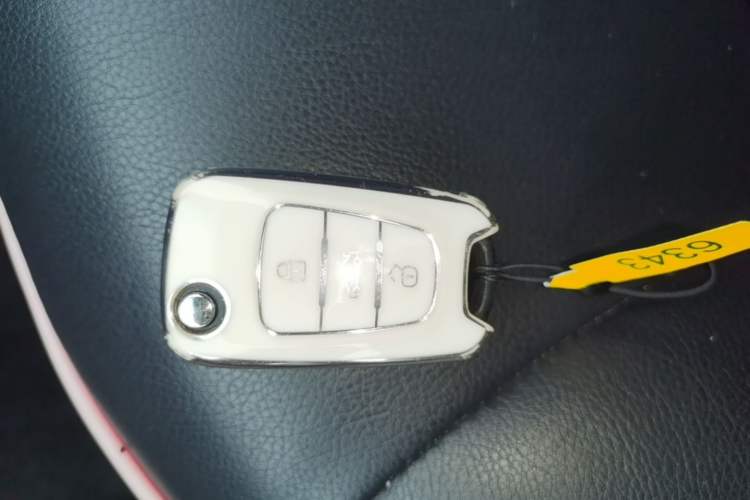 Used Kia K2 2015 Sedan 1.4L MT TOP Vehicle Key