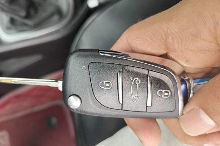 Used Kia K2 2015 Sedan 1.4L MT GLS Vehicle Key