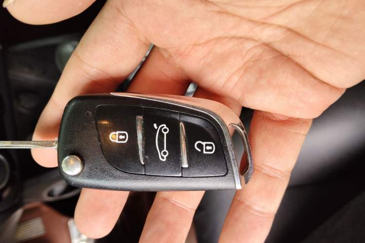 Used Kia K2 2015 Sedan 1.4L Automatic GLS Vehicle Key