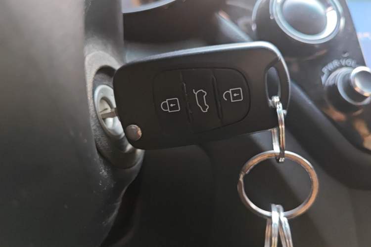 Used Kia K2 2015 Sedan 1.4L MT GLS Vehicle Key
