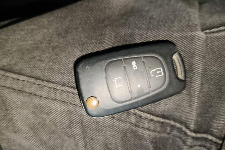 Used Kia K2 2015 Sedan 1.4L Automatic GLS Vehicle Key