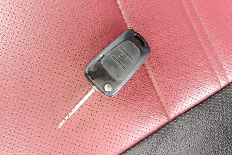 Used Kia K2 2015 Hatchback 1.4L AT GLS Cool Edition Vehicle Key