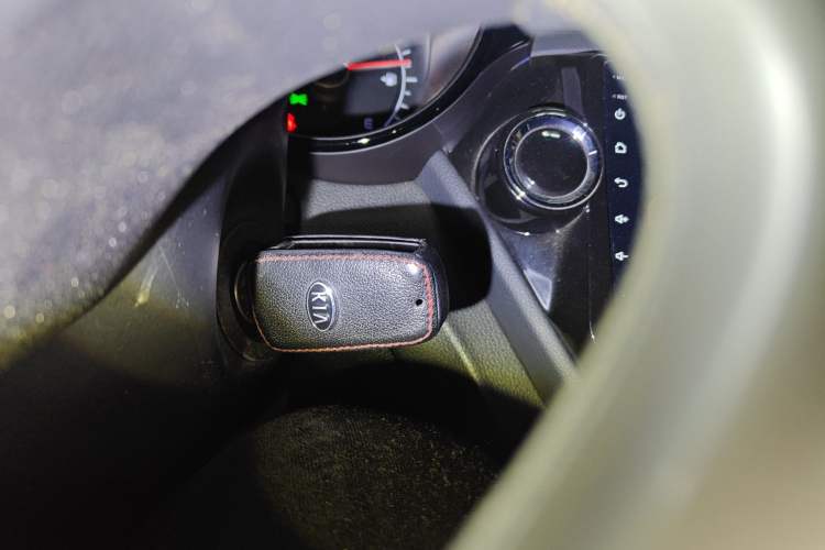 Used Kia K2 2015 Sedan 1.4L MT GLS Vehicle Key